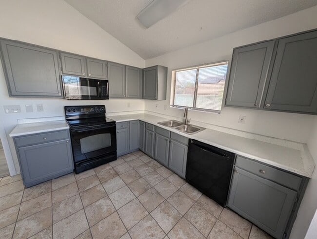 Photo - Sharp 3 Bedroom Home w/Pool in Glendale