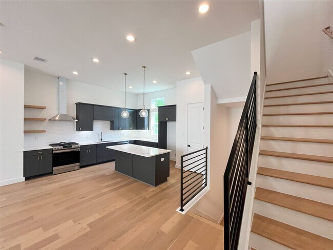 Photo - 326 Eastwood St