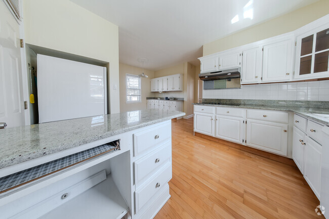 Building Photo - 1648 W Cullerton St Rental