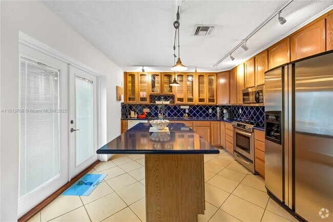 Building Photo - 400 SE 31st St Unit 8 Rental