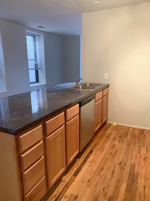 Photo - 3055 N Sheffield Ave Unidad 3B