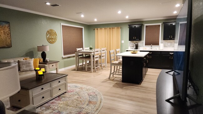 Photo - 1606 Raven Way