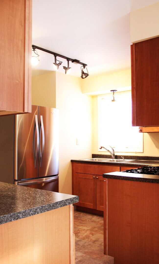 359 St Paul St Unit 4