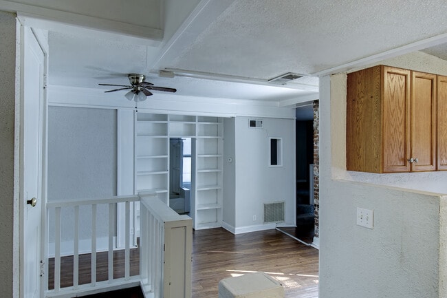 Photo - 4942-4954 W Pine