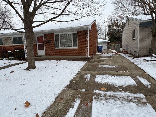 Photo - 28556 Milton Ave