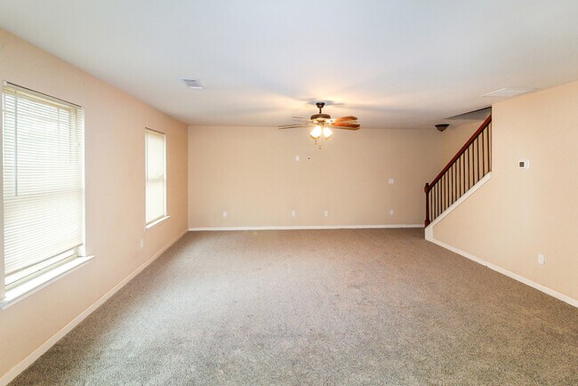 Photo - 921 Justice Dr