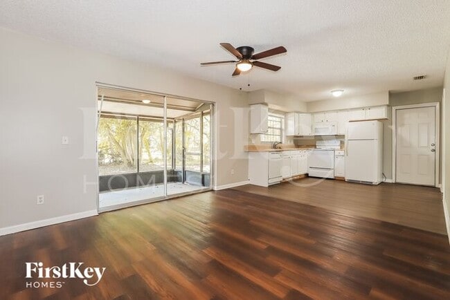 Photo - 3211 E Paris St