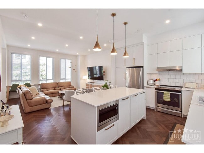 15828-15827 27 Ave