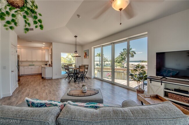 Photo - 2579 Third St