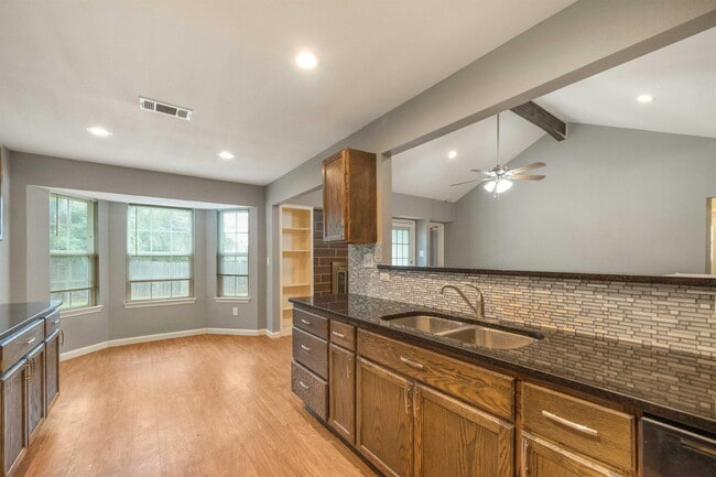 Photo - 16336 Edgemere Dr
