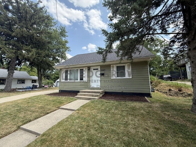 Building Photo - 1240 Emerald Ave NE