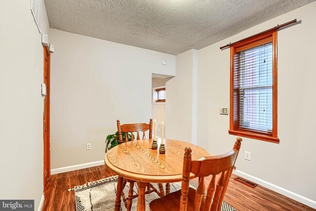 Photo - 1230 Wall St