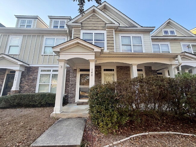 Building Photo - Large Three Bedroom Townhouse! New Carpet & Paint!