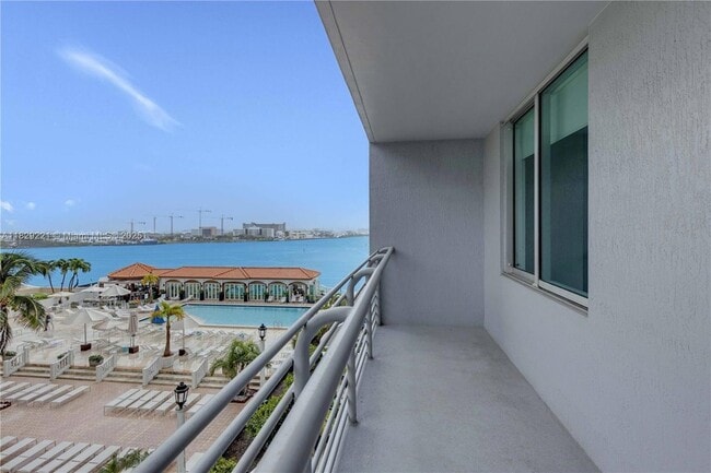 Building Photo - 335 S Biscayne Blvd Unit 1004 Rental