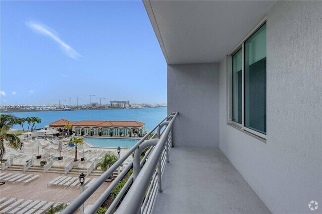 Building Photo - 335 S Biscayne Blvd Unit 1004 Rental