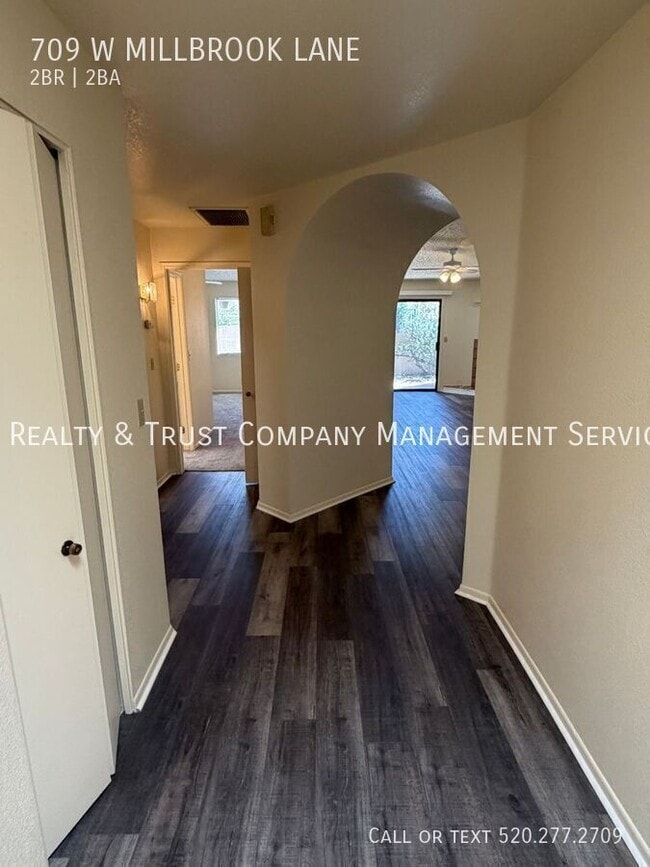 Photo - 709 W Millbrook Ln