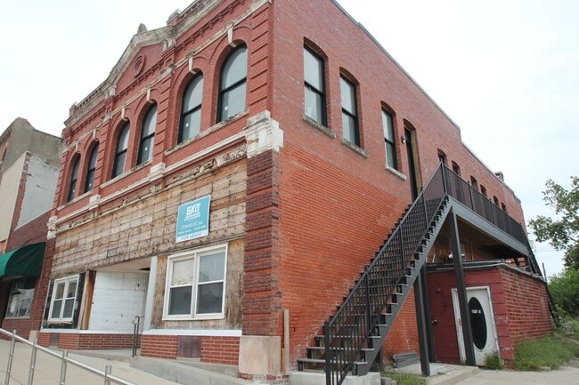 Photo - Beautifully remodeled 2 Bed + office apartment in Downtown Panora Unit 3