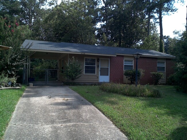 Building Photo - **ON HOLD**East Columbus 3 bedroom/1 bathr... Rental