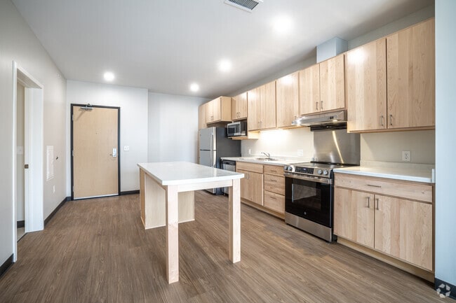 2BR, 1BA - 776SF - Kitchen