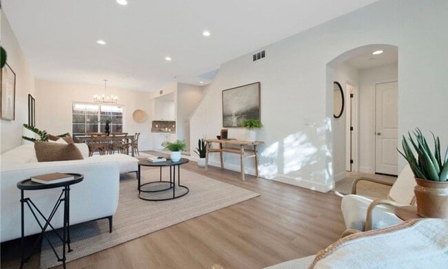 Photo - Spacious and Stylish 3 bedroom, 2.5  bath ...