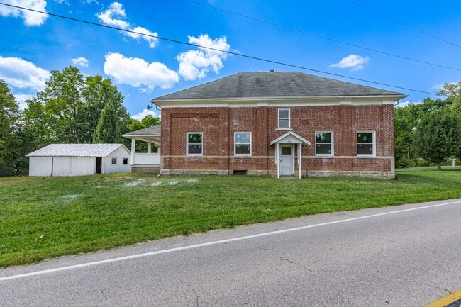 Photo - Welcome to this charming 3-bedroom, 1-bathroom brick house located in the vibrant city of Dayton,...