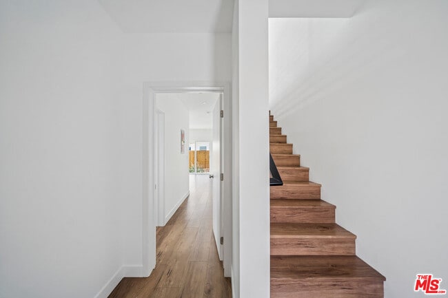 6334 1/2-6332 Beck Ave