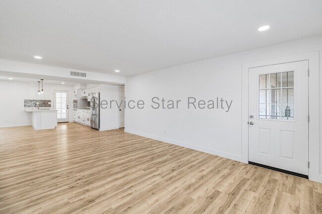 Photo - 2331 E Manhatton Dr