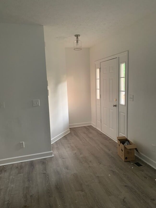 Photo - Awesome & Affordable - 3br/3bth Near Meharry, Midtown, & Downtown!!