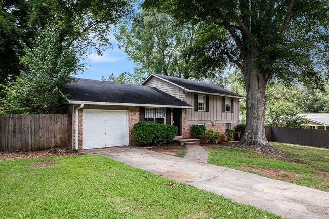Building Photo - 4 bdrm, 2 bath in Jonesboro Rental