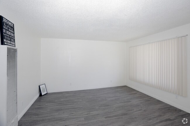 2BR, 1BA - 816 SF - Westland @ Dawson