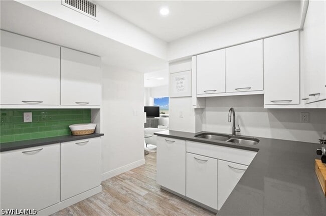 Building Photo - 240 Seaview Ct Unit 211