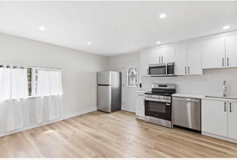 Photo - 12822-12229 229 St