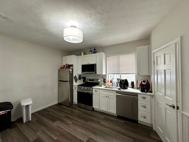 Photo - 157 E Cottage St