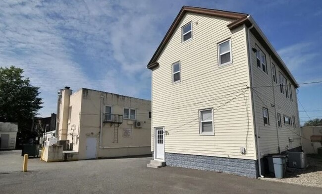 Photo - 215 W Saint Georges Ave Unit 2nd Floor