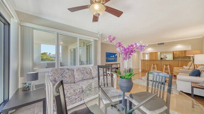 Photo - 835 S Osprey Ave