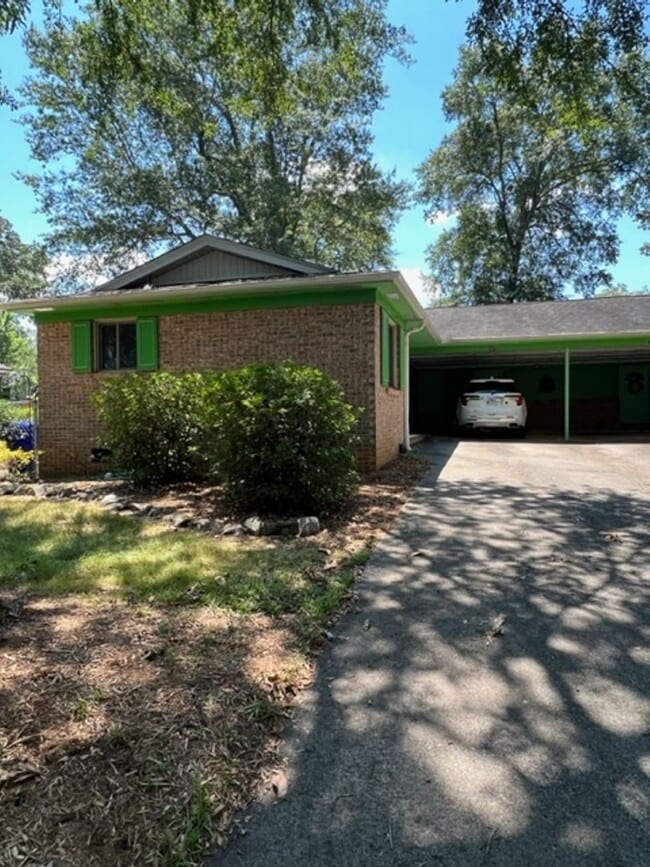 Photo - So Close to Downtown Greenville - this VER...