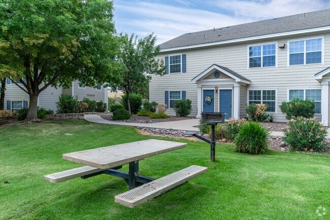 Picnic Area - Forty649 North Hills