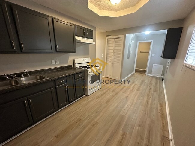 Photo - $500 OFF MOVE IN COSTS! MUST SEE UNITS! Close to Bethel Park, Updated 3 Bedroom/1 Bathroom with D...