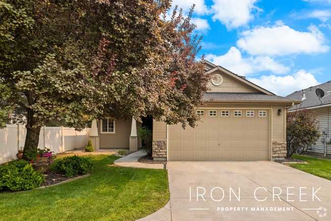Building Photo - Quiet Abode in Prime Location with Easy Ac... Rental