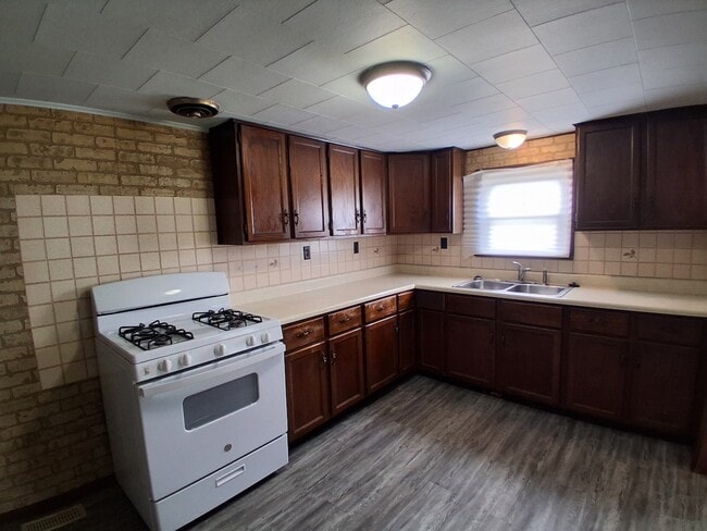 Photo - 913 Forrest St