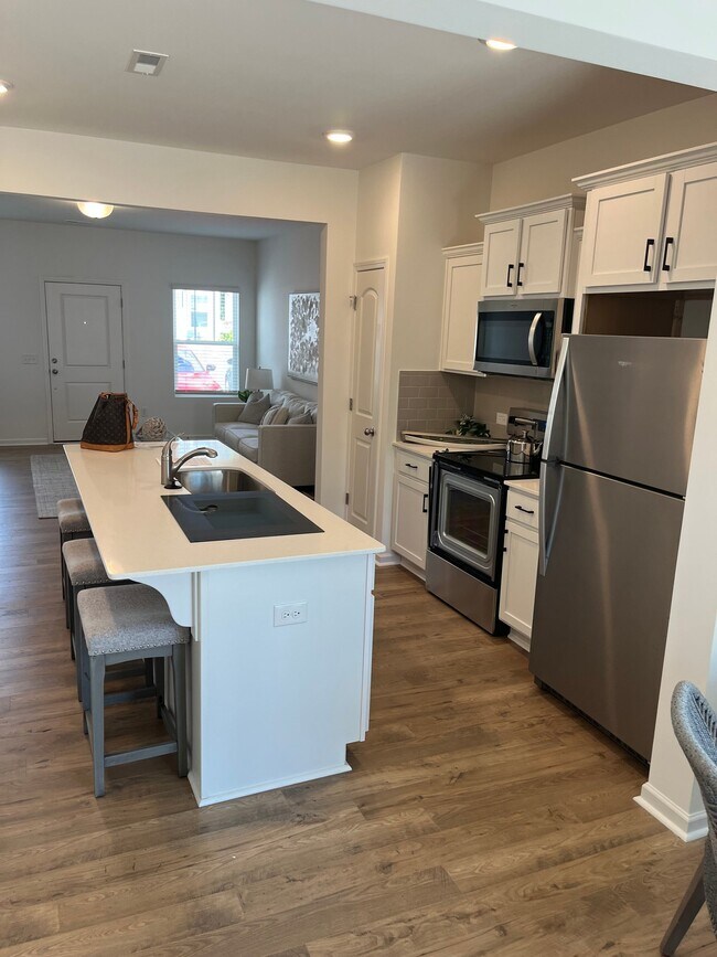 Photo - 230 Banbury Ln