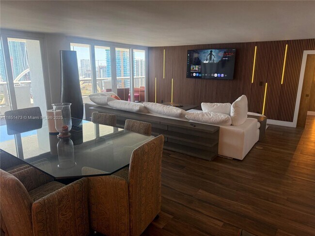 Building Photo - 1717 N Bayshore Dr Unit B-4154 Rental