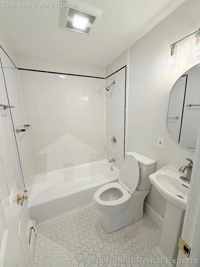 Photo - 172 Putnam Ave Unidad #2