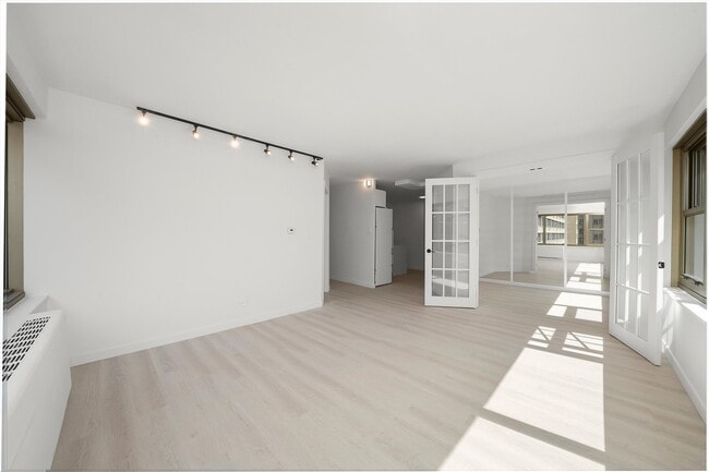 Photo - 247 E Chestnut St