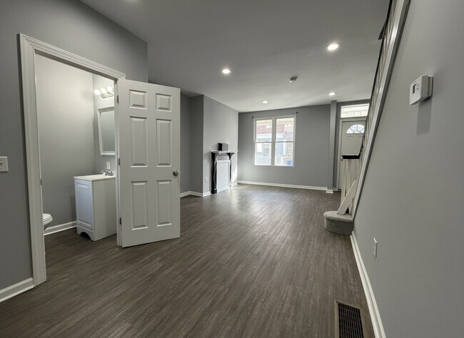 Photo - 210 Horton St