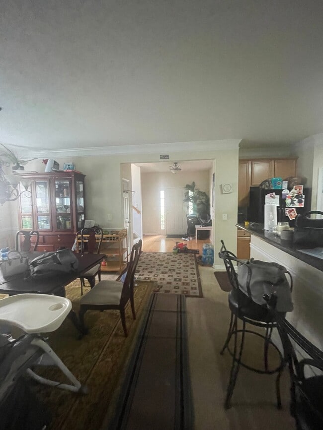 Photo - 153 Hollinger Way