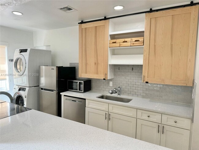 Building Photo - 406 SE 11th Ct Unit 2