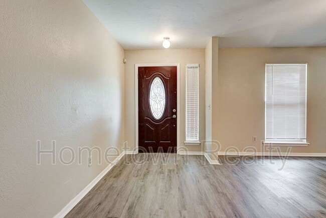Photo - 11013 Davis St