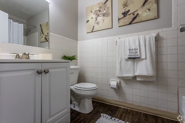 2 BR, 1 BA - 875 SF