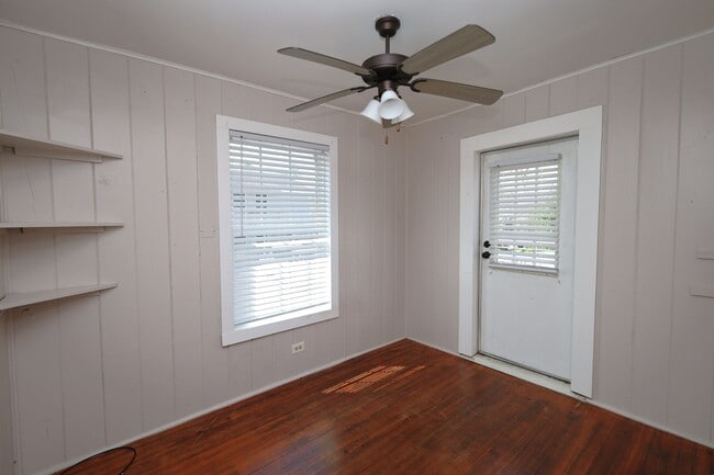 Photo - 105 1/2 West Jane Street